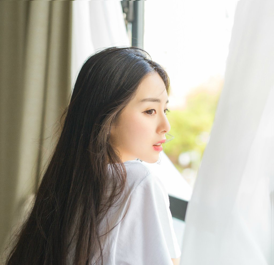 对于这位同窗好友，在心中既是不多的朋友，同样也是对手，想想能够与诸葛亮交锋，庞统心中不由得升起几分兴奋的感觉，成都我已拿下，却不知孔明又要如何来跟我作对？